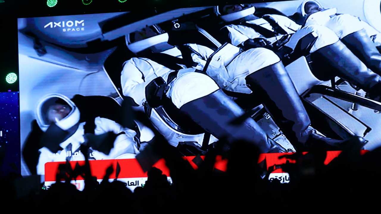 انطلاق مهمة فضائية خاصة مع أول سعوديين أحدهما سيدة