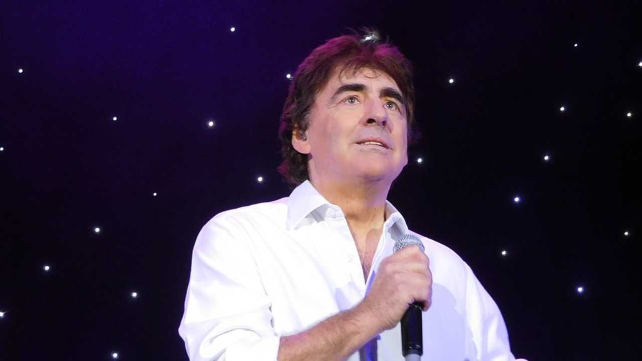 وفاة المغني كلود بارزوتي عن عمر يناهز 69 عاماً بعد انتشار السرطان في جسمه