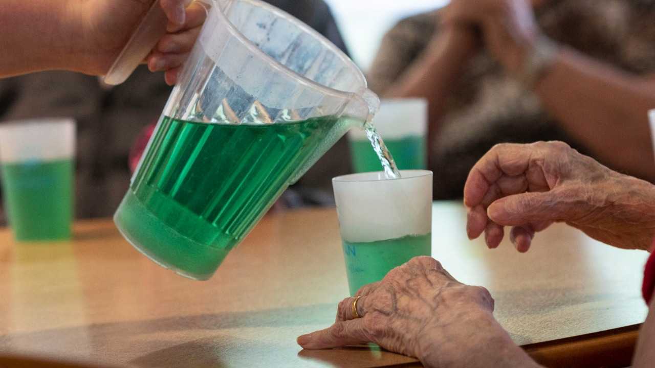 فوائد شرب الماء الدافئ قبل الفطور في الصباح