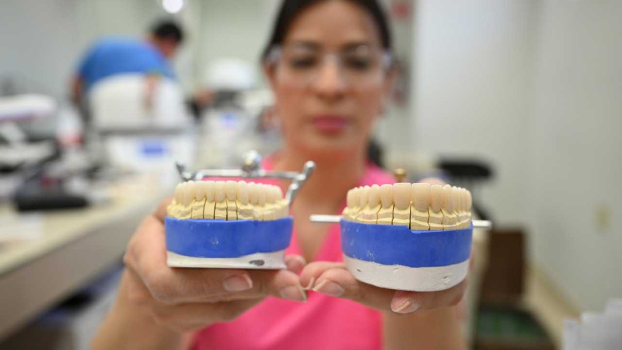 دراسة: تنظيف الأسنان قبل النوم يقلّل خطر الإصابة بأمراض القلب