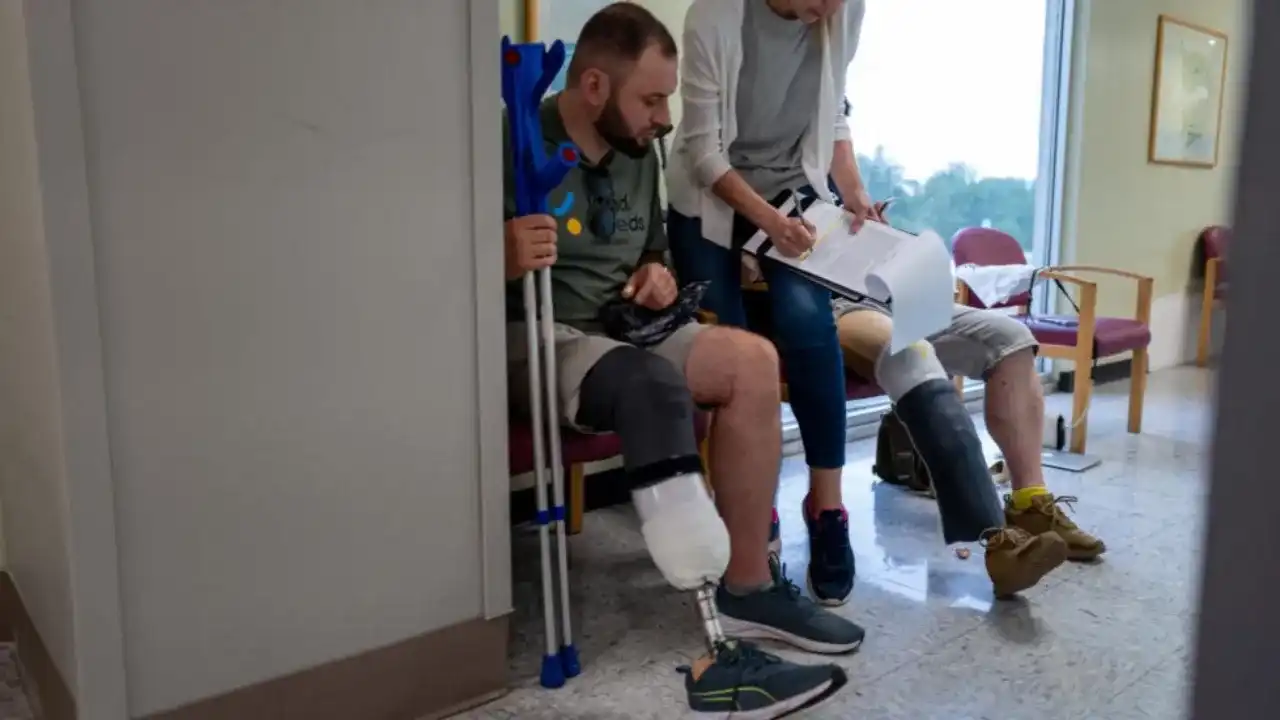 تطوير جهاز جديد يحاكي نشاط الأعصاب ويمنح الإحساس للأطراف الاصطناعية