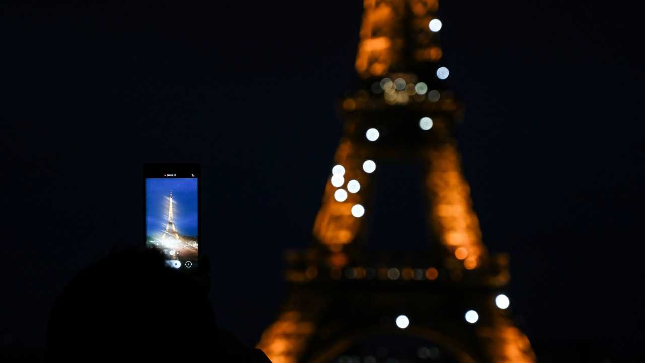 العثور على سائحين أميركيين نائمين منذ الأحد في برج إيفل