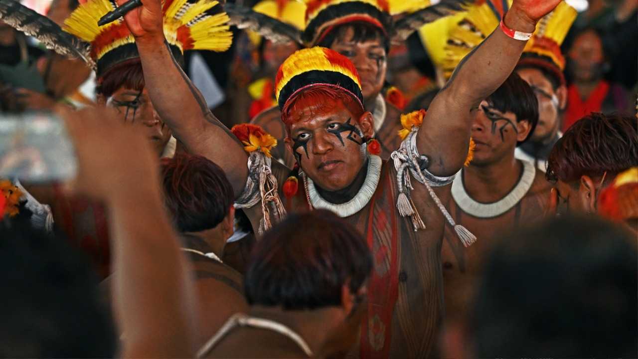 تأثير الأصل العرقي والبيئة على اختلاف بكتيريا الأمعاء