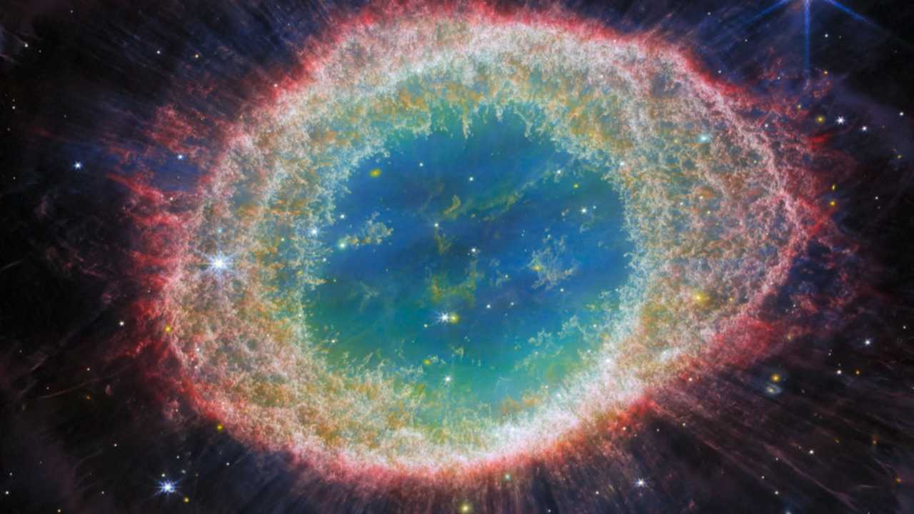 ناسا تنشر  صوراً جديدة للسديم الحلقي الشهير التقطها تلكسوب 