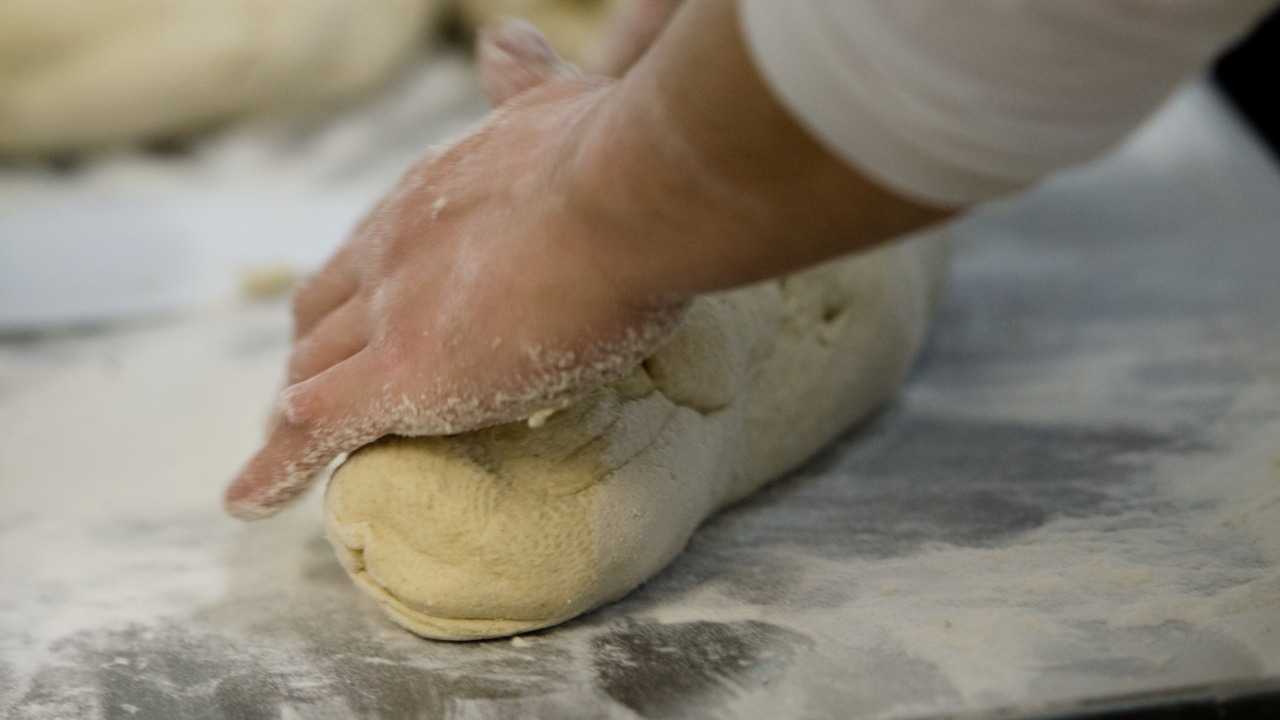 منتجات الغلوتين تسبّب تلوثاً في الدم والتهابًا في الدماغ