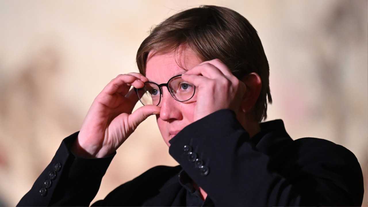 بحث جديد: نظارات الضوء الأزرق لا تُخفف إجهاد العين