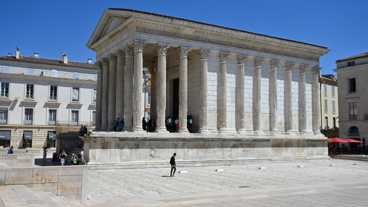 A Maison Carrée de Nîmes, um templo romano construído no início da nossa era, classificado como património mundial da UNESCO