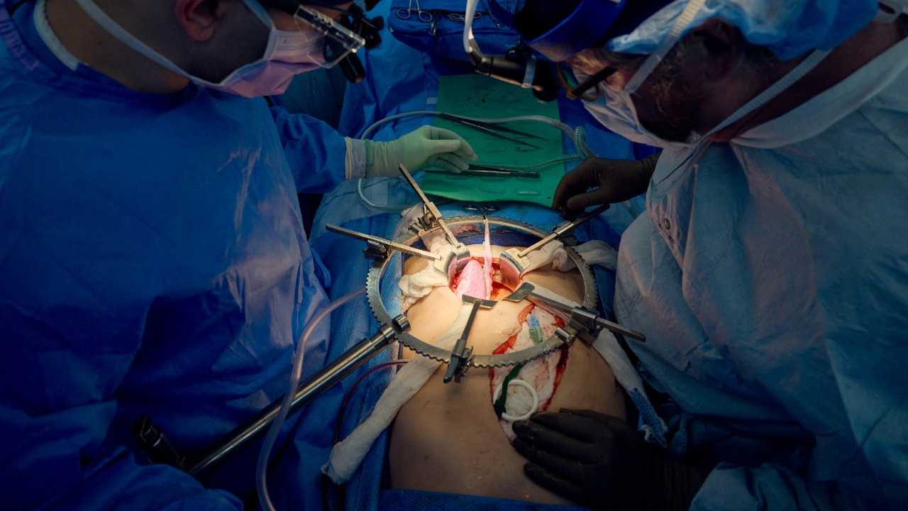 طفلة تحصل على كلية من أمها دون أن يرفضها جسمها ومن دون أدوية إثباط مناعة لتكون بذلك الحالة الأولى من نوعها في بريطانيا