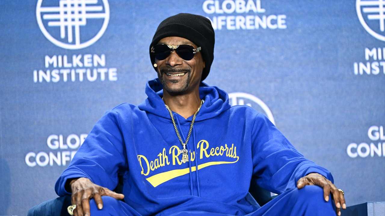 مغني الراب الأميركي سنوب دوغ يعلن أنه سيتوقف عن تدخين الحشيش