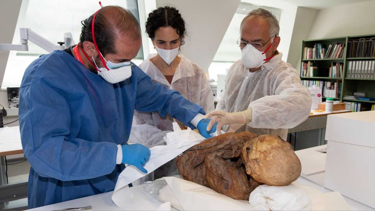 سويسرا تعيد ثلاث مومياوات من العصر ما قبل الكولومبي محفوظة في متحف الإثنوغرافيا في جنيف إلى بوليفيا