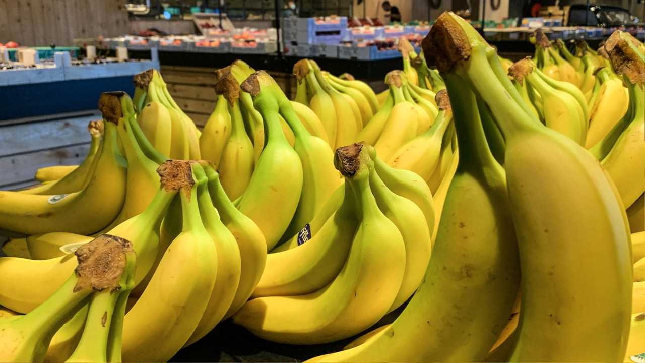 تناول موزة واحدة ليلاً يعزّز النوم العميق والمريح ويرفع الإنتاجية