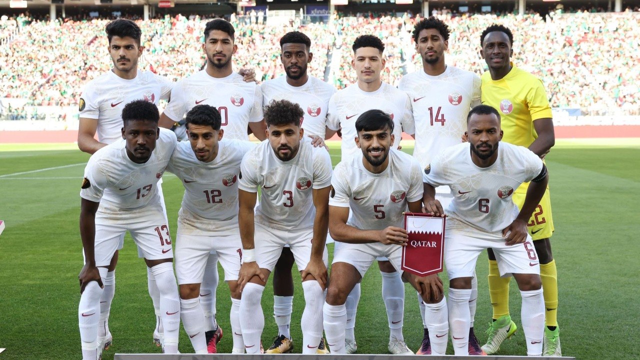 كأس آسيا لكرة القدم: العنابي بشخصية البطل يطمح لمصالحة جماهيره الحزينة جراء خروجه المخيّب من كأس العالم التي استضافها على أرضه