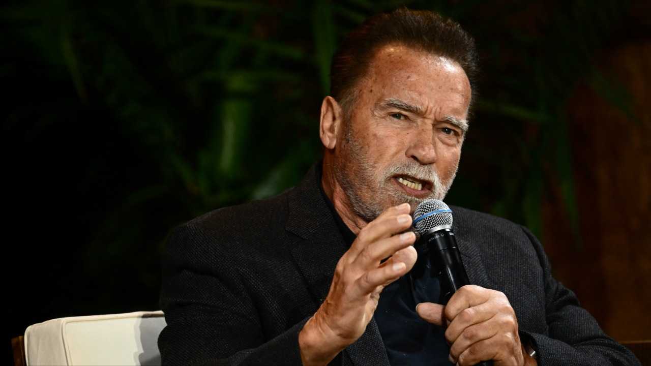 توقيف أرنولد شوارزنيغر في مطار ميونيخ الألماني بسبب عدم تصريحه للجمارك عن ساعة ثمينة للبيع