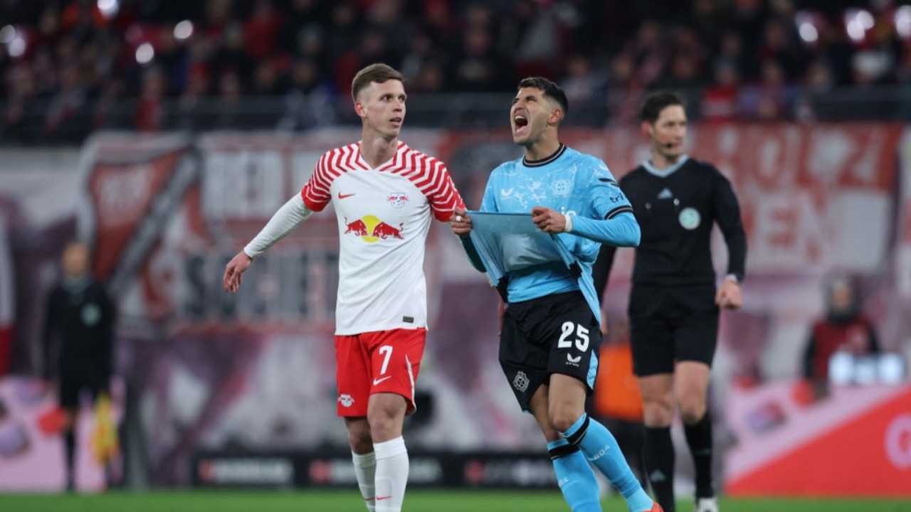 ضربة قوية لباير ليفركوزن الألماني بإصابة لاعب وسطه الأرجنتيني إسيكييل بالاسيوس في الفخذ