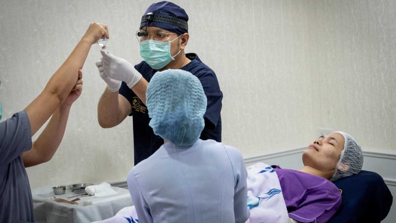 أساليب الرعاية المناسبة لتفادي الجروح المخفية بعد عملية شد الوجه للبشرة المترهّلة