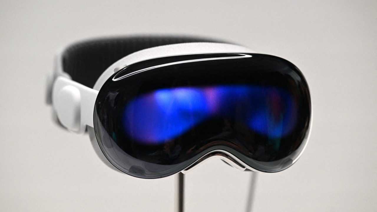 شركة أبل تبيع 200 ألف وحدة من نظارة الواقع الهجين الجديدة 