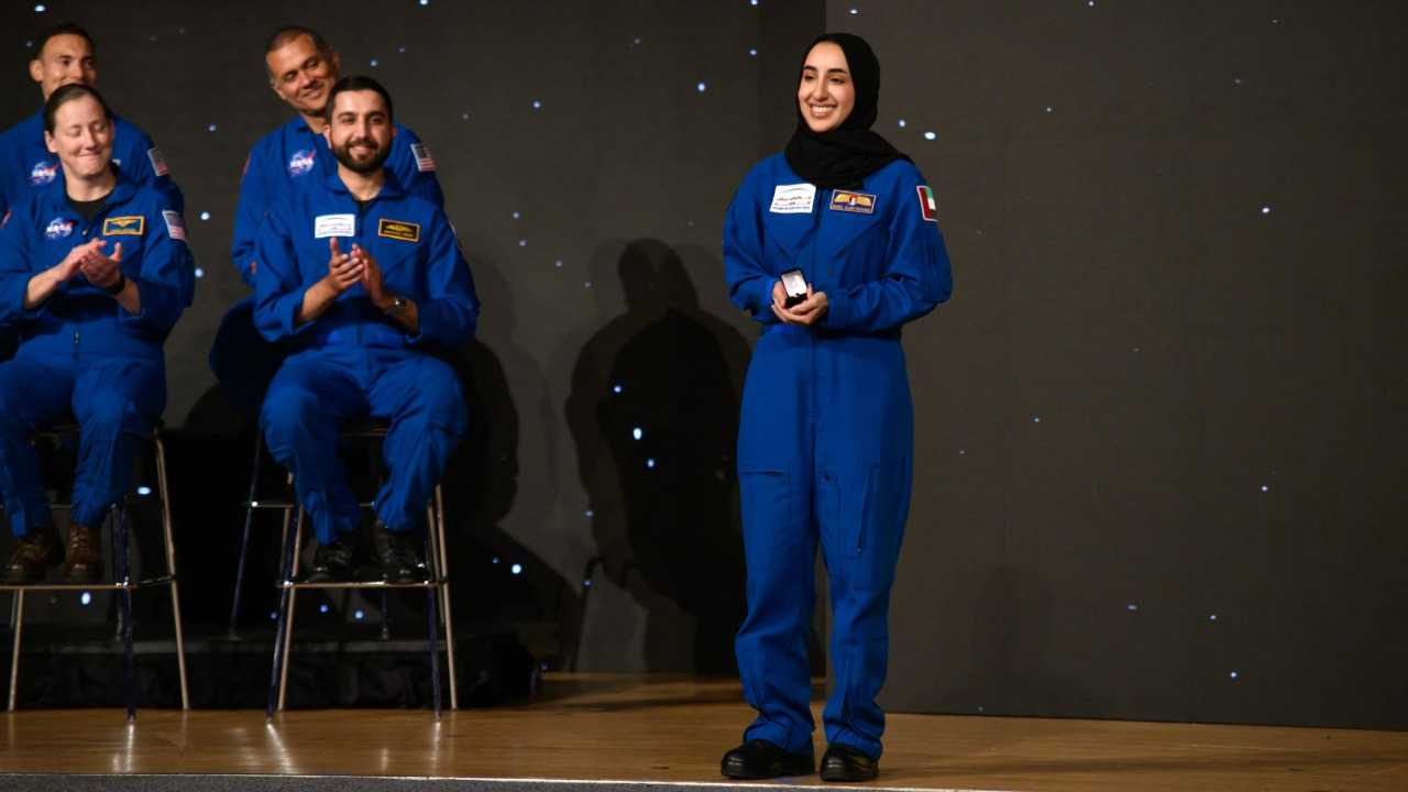 الإماراتية نورا المطروشي أول عربية تنال شارة رواد الفضاء وناسا تبتكر لها 