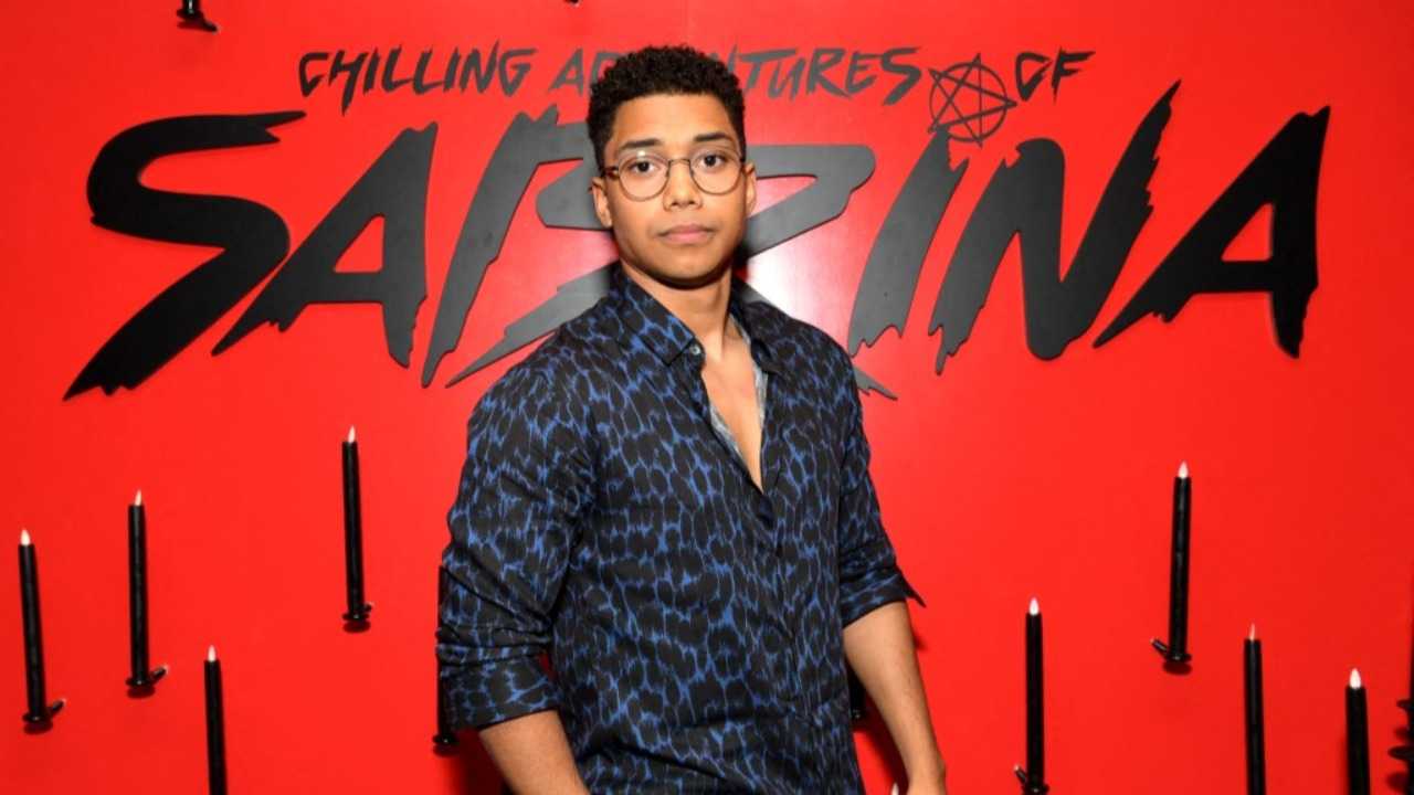 حادث دراجة نارية يودي بحياة الممثل الأميركي - البريطاني تشانس بيردومو نجم Chilling Adventures of Sabrina و Gen V