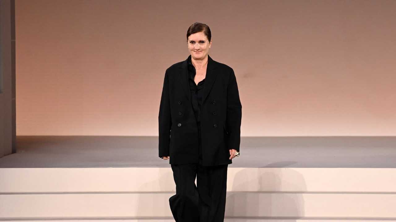 ديور تعيد إحياء مرحلة تحرّر اللباس في هوليوود خلال الثلاثينات والأربعينات في مجموعتها الجاهزة لخريف 2024