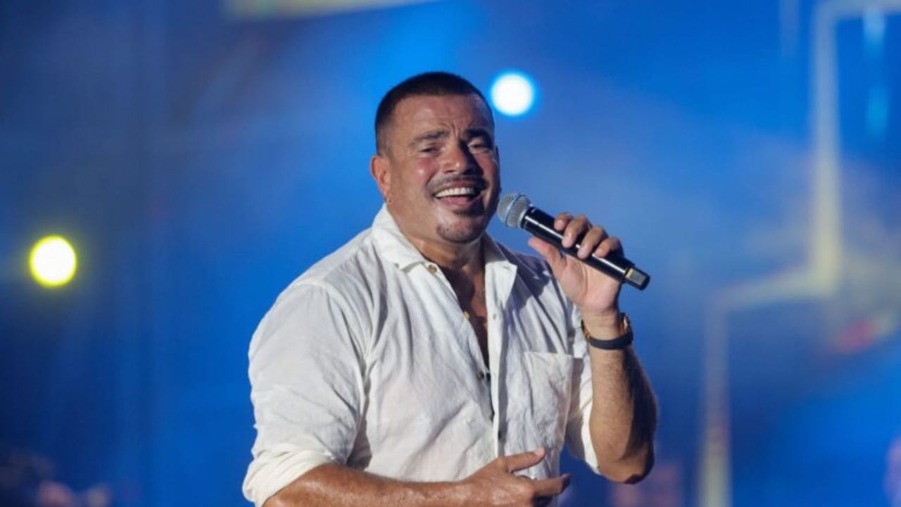 عمرو دياب مطالب بدفع 21 مليون دولار في قضية صفع أحد معجبيه