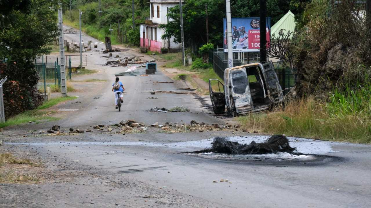 New Caledonia: Major cleanup operation and extension of curfew