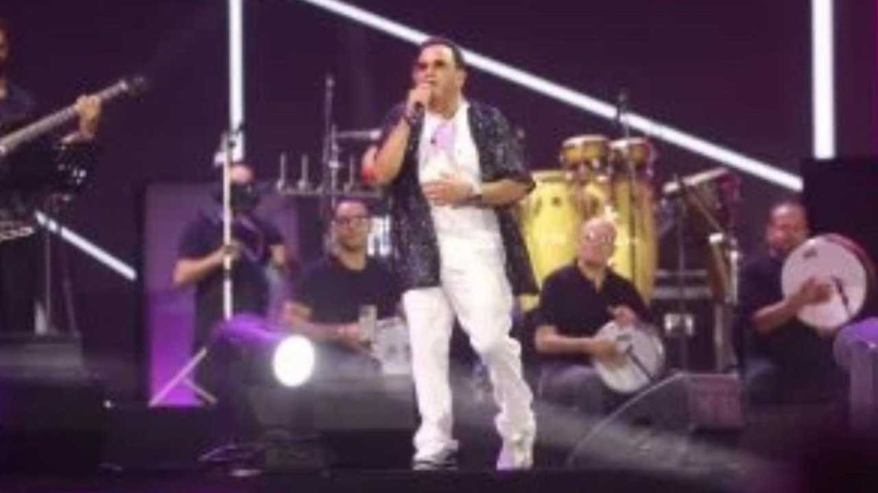 محمد فؤاد يكشف عن سبب إصابته بمرض العصب السابع خلال حفله في مهرجان العلمين