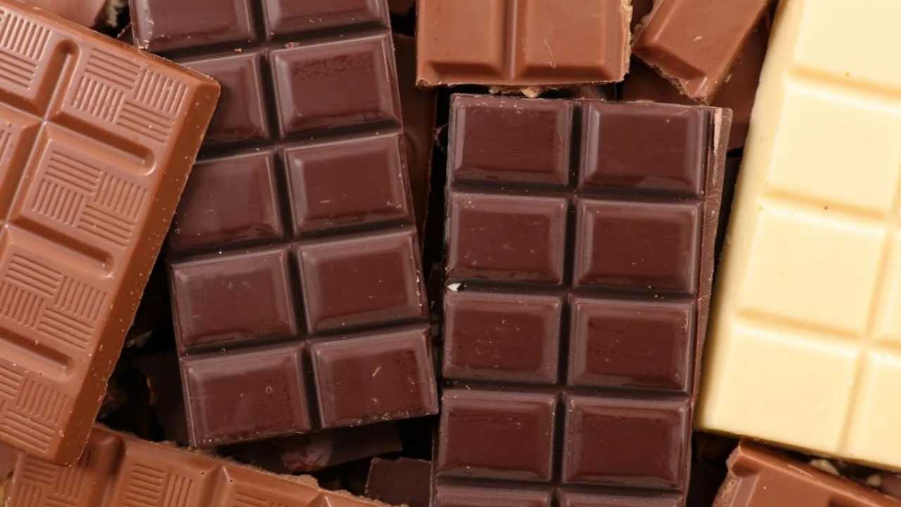 دراسة: بعض منتجات الشوكولا تحتوي على مستويات مثيرة للقلق من المعادن الثقيلة السامة