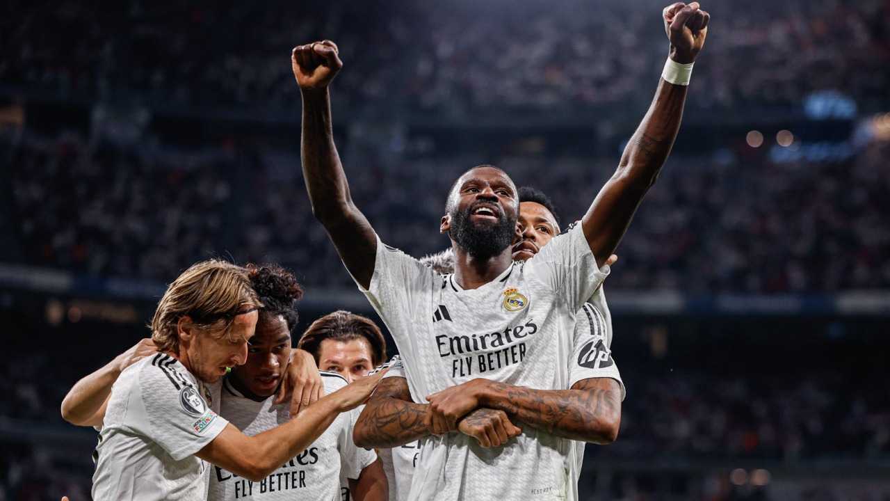 دوري أبطال أوروبا: حامل اللقب ريال مدريد يستهل حملة الدفاع عن لقبه بالفوز 3-1 على ضيفه شتوتغارت وليفربول يتغلب على ميلان في ملعبه بالنتيجة عينها وبايرن ميونيخ يكتسح ضيفه دينامو زغرب 9-2