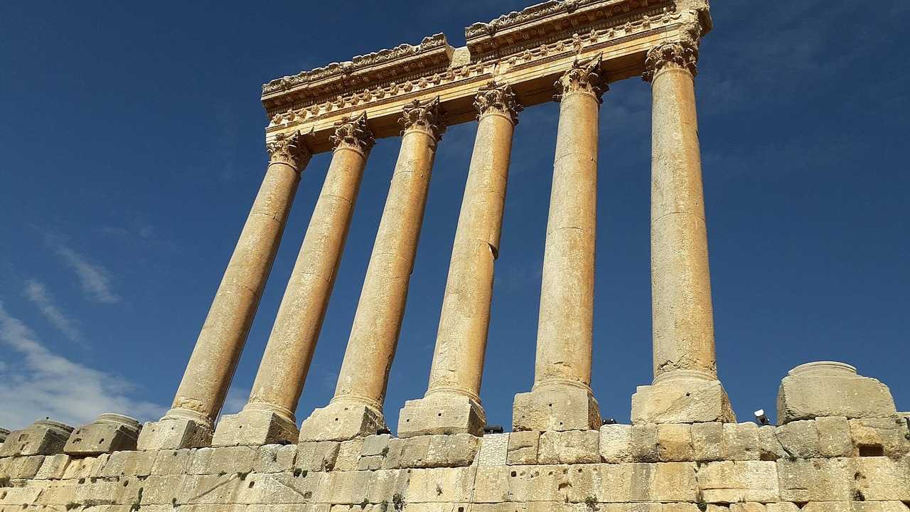 قلعة بعلبك تحت تهديد الضربات الإسرائيلية ومخاوف من تأثير الغارات على معالمها التاريخية