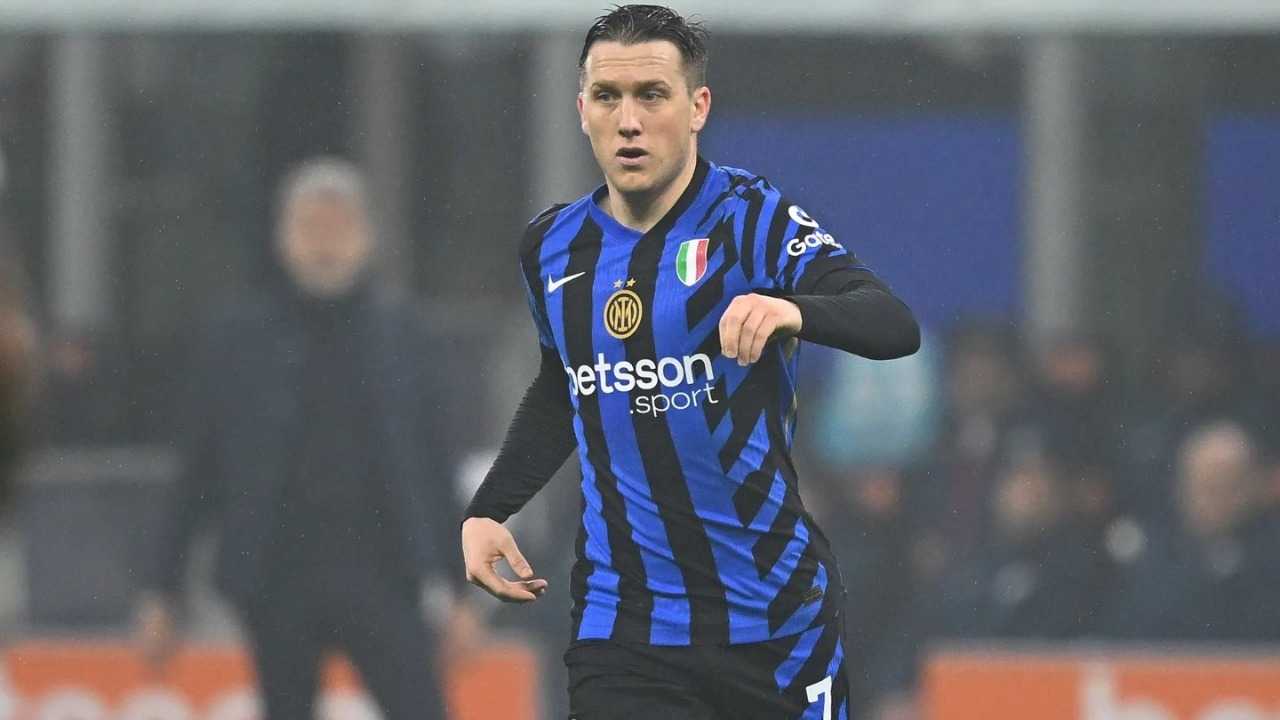 إنتر متصدر الدوري الإيطالي يفتقد لاعبه البولندي بيوتر زيلينسكي لشهر ونصف بسبب الإصابة