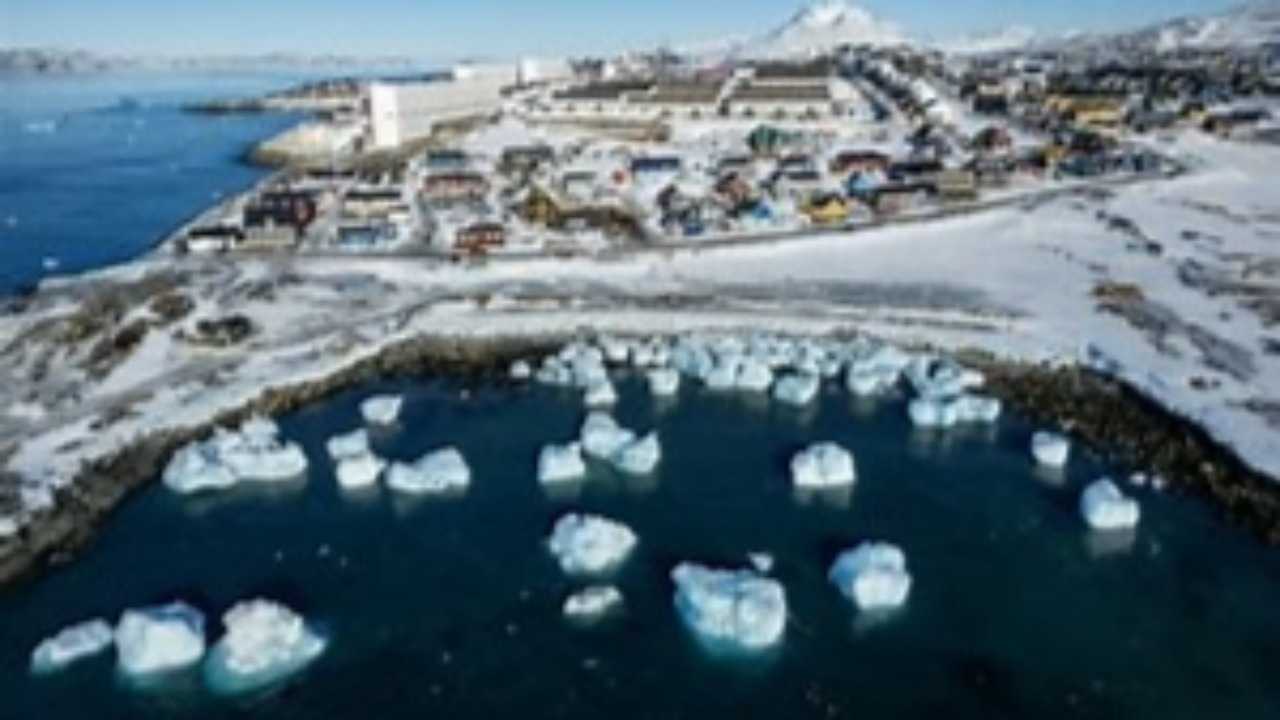 Danish PM in 'unity' Greenland visit amid US takeover threats