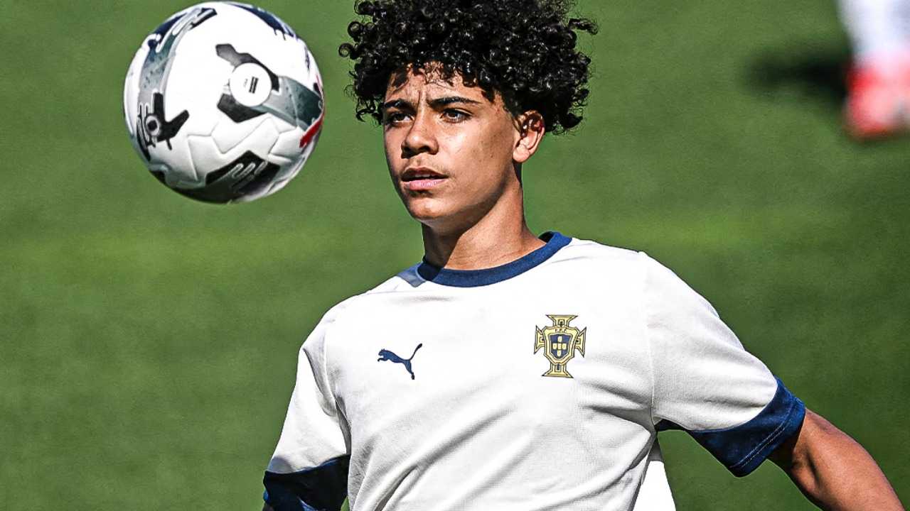 كريستيانو رونالدو جونيور يظهر لأول مرة بقميص منتخب البرتغال تحت 15 عاماً إستعداداً للمشاركة في دورة رباعية
