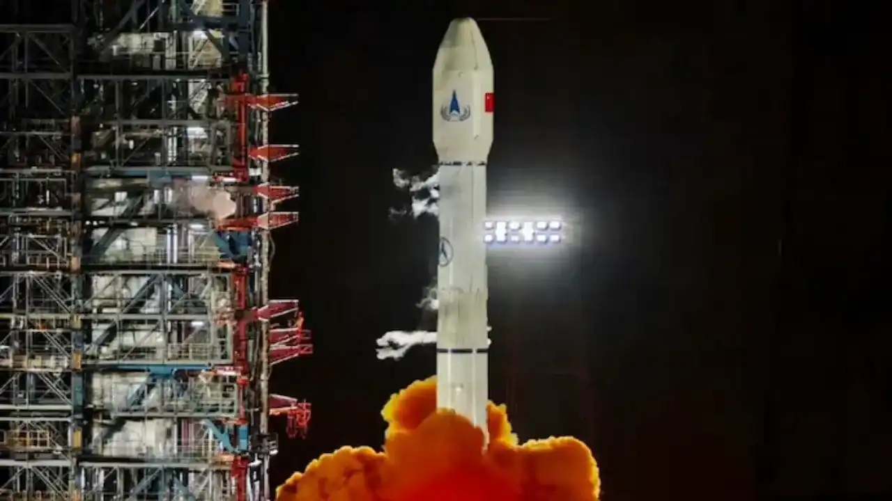 China launches Tianwen-2 on a first mission to retrieve samples from asteroid Kamoʻoalewa