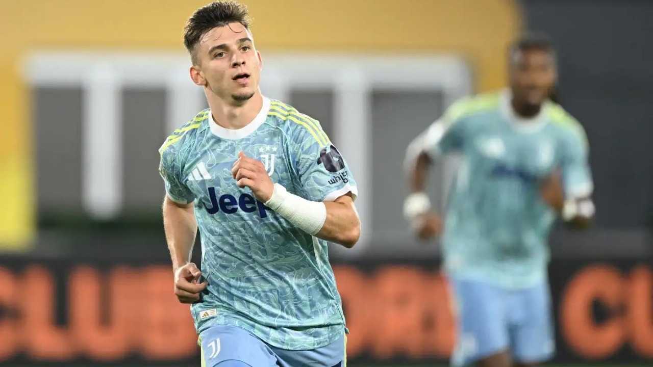 البرتغالي فرانسيسكو كونسيساو ينتقل نهائياً الى نادي يوفنتوس الإيطالي حتى عام 2030