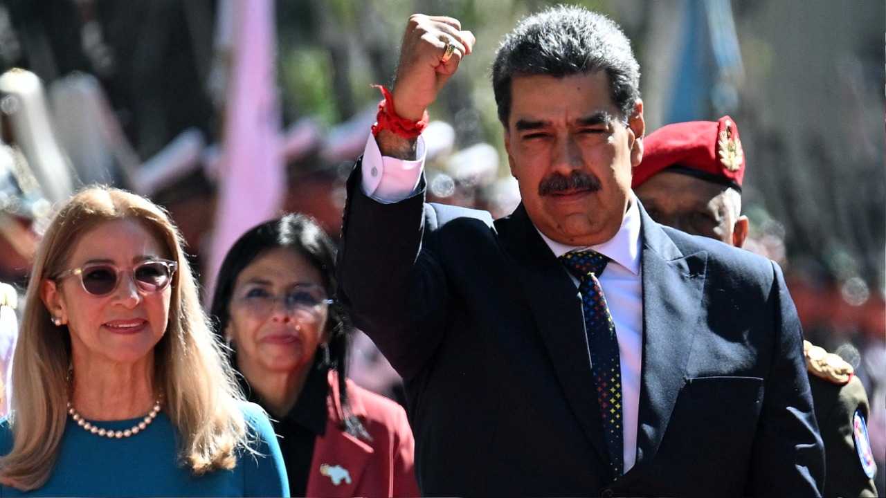 Maduro dit mobiliser des millions de miliciens après des 'menaces' US