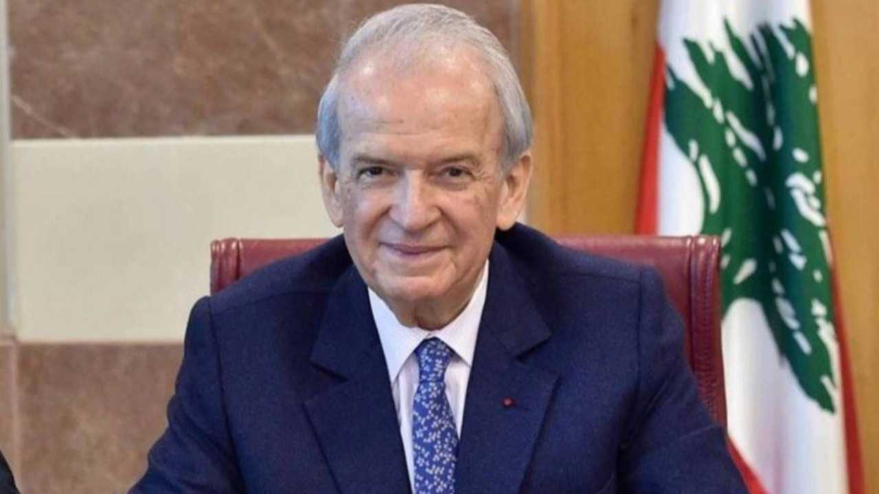 بعد التحرّك الاحتجاجي أمام منزله... مروان حمادة: كلّ الاحترام لكل شهداء لبنان وللسيّد حسن نصرالله