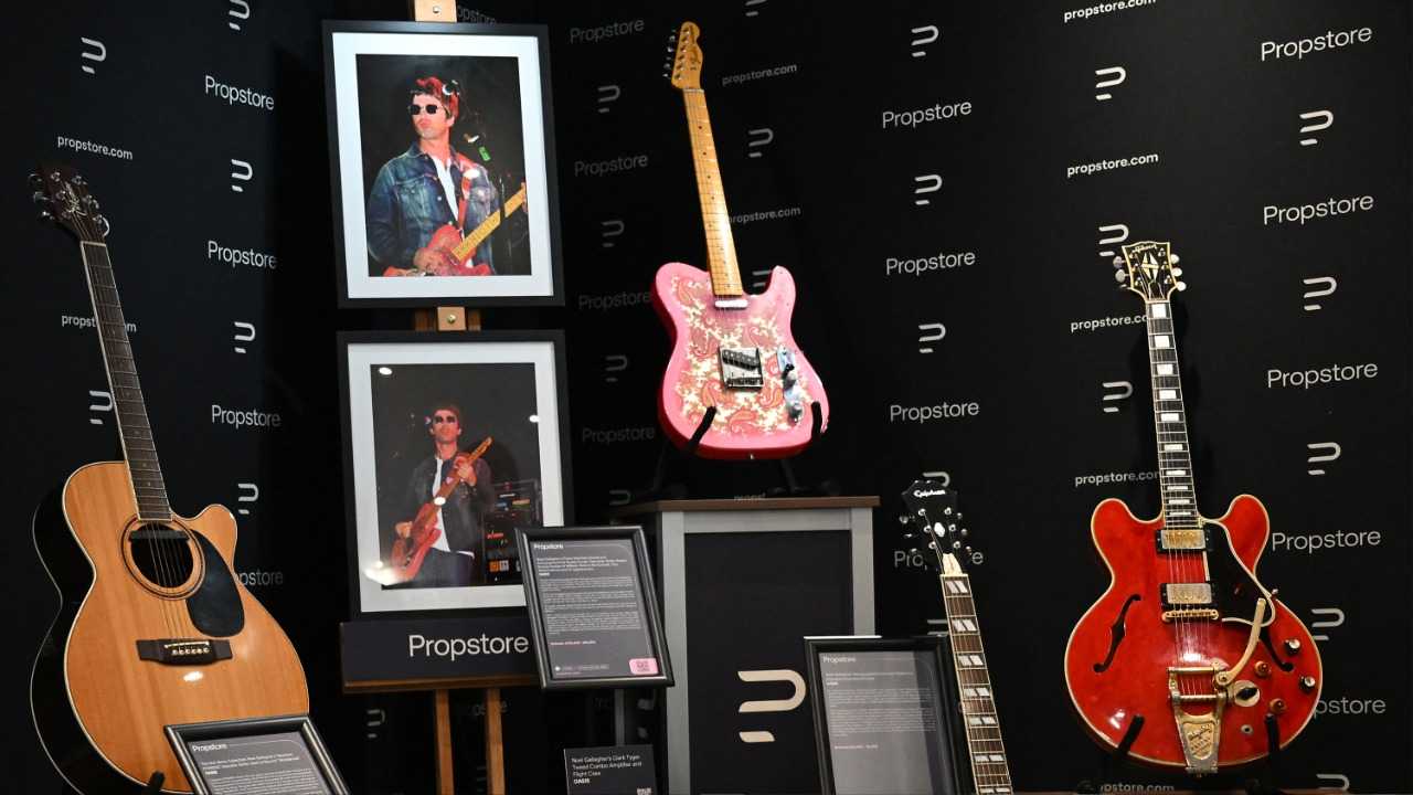 Oasis guitar sold at auction for $385k