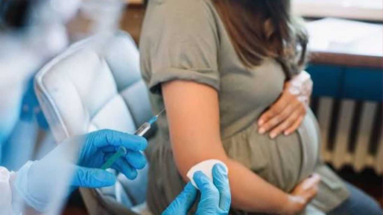 دراسة تربط عدوى COVID-19 أثناء الحمل بزيادة طفيفة في خطر اضطرابات النم