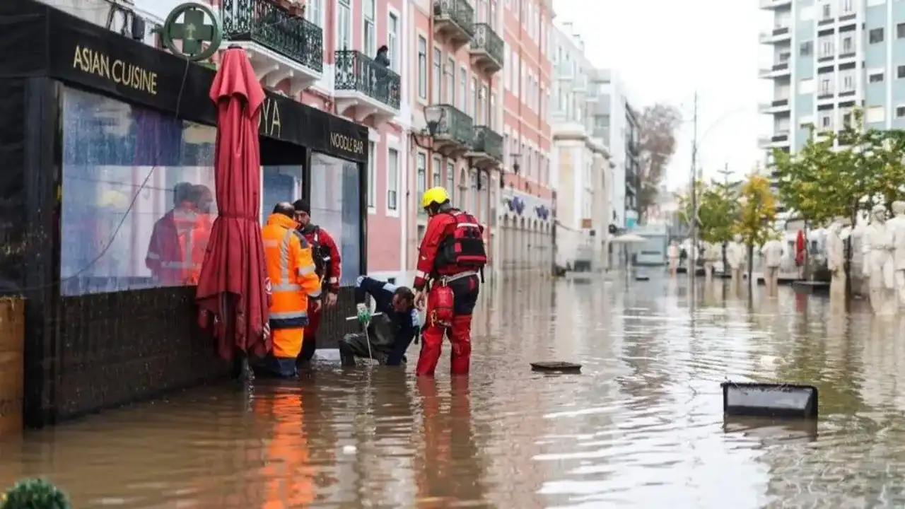 العاصفة كلاوديا تخلف قتيلاً وجرحى في البرتغال