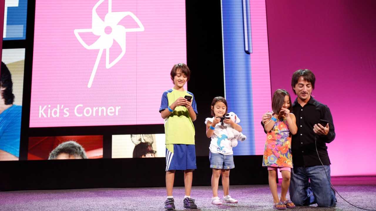 Giving Kids Smartphones Too Early May Harm Their Health