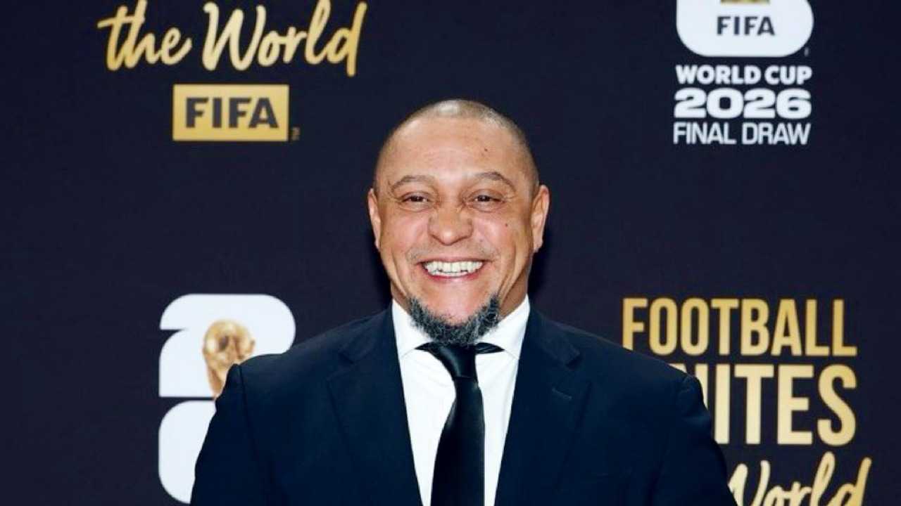 النجم البرازيلي السابق روبرتو كارلوس يخضع لجراحة طارئة بعد تشخيص إصابته بمشكلة في القلب