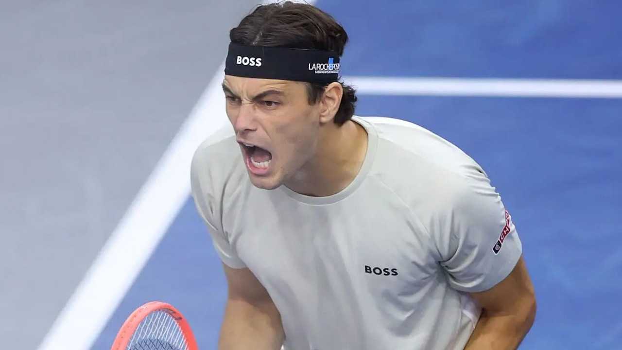 الأميركي تايلور فريتز يبلغ نصف نهائي دورة دالاس بعد مباراة شاقة مع مواطنه سيباستيان كوردا