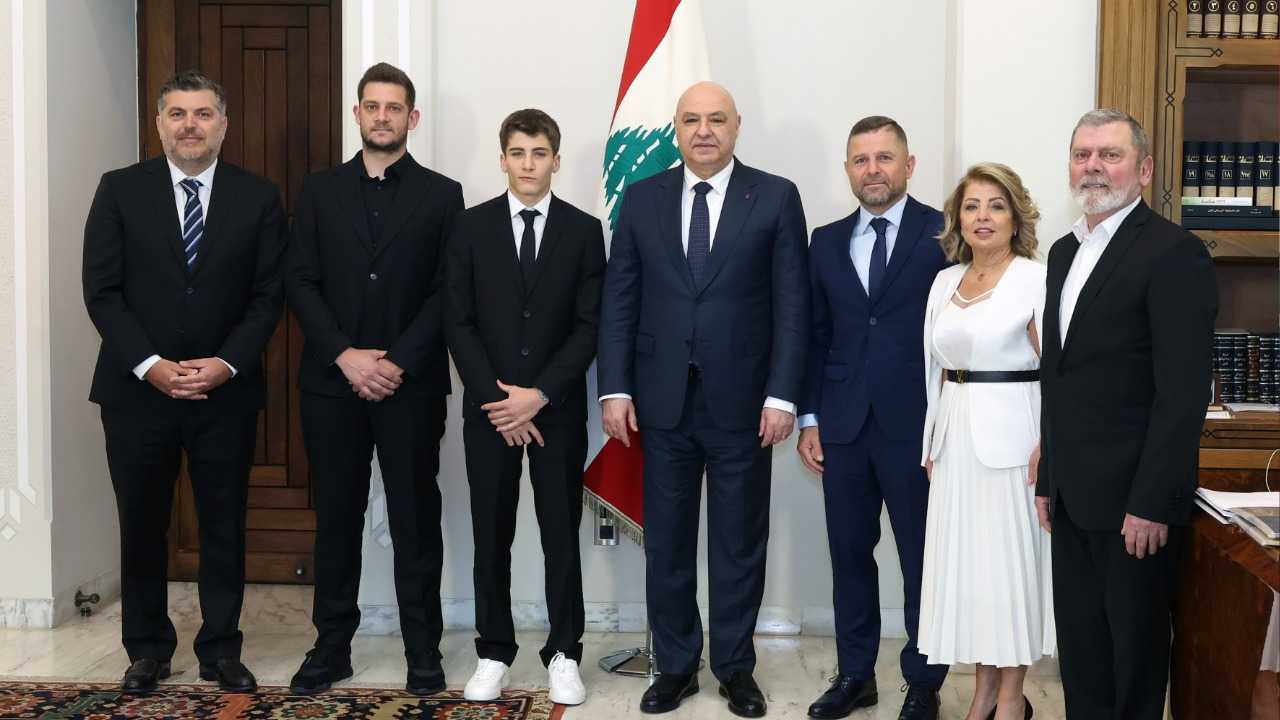 الرئيس عون يستقبل البطل كريستوفر فغالي في القصر الجمهوري