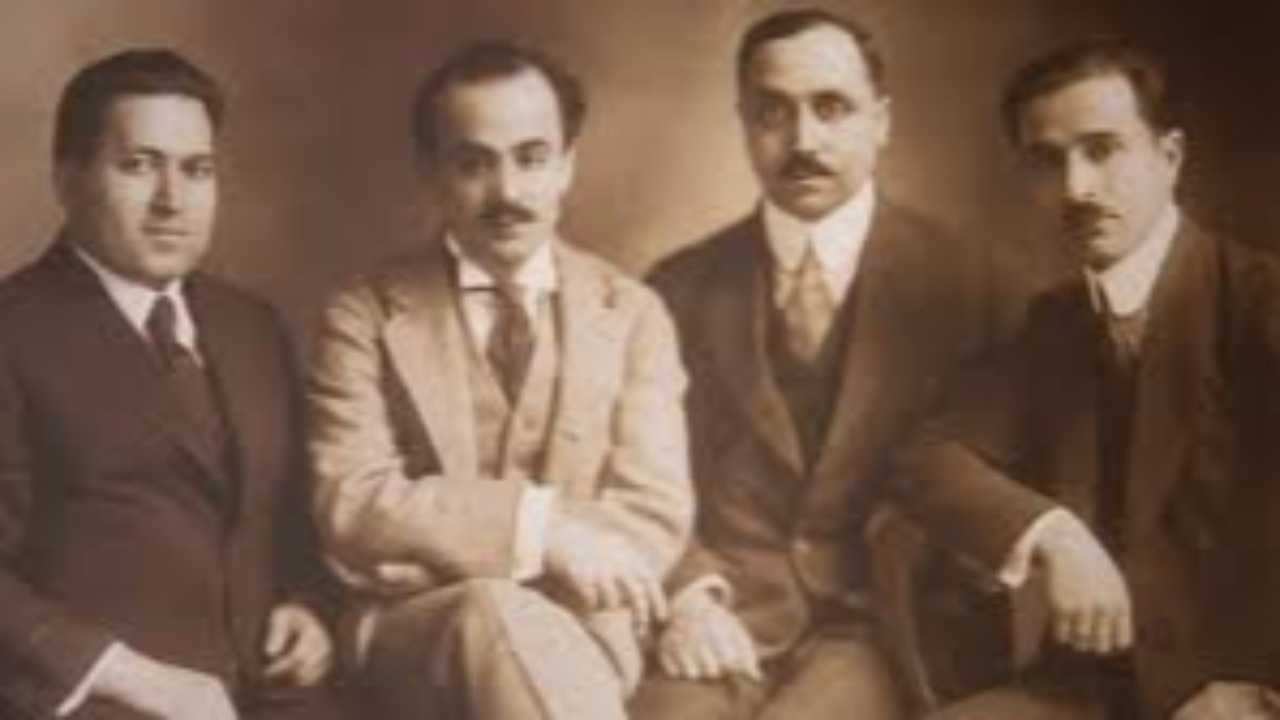 بعد المطالبة بتصحيح الخطأ... وزارة الخارجية تستعيد الهوية اللبنانية لأدباء المهجر على نصب نيويورك