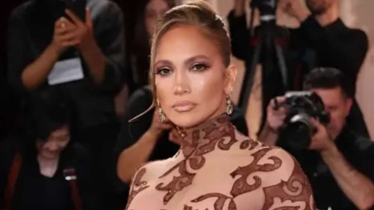 جينيفر لوبيز تتجاوز 40 مليون مستمع شهريًا على “Spotify”