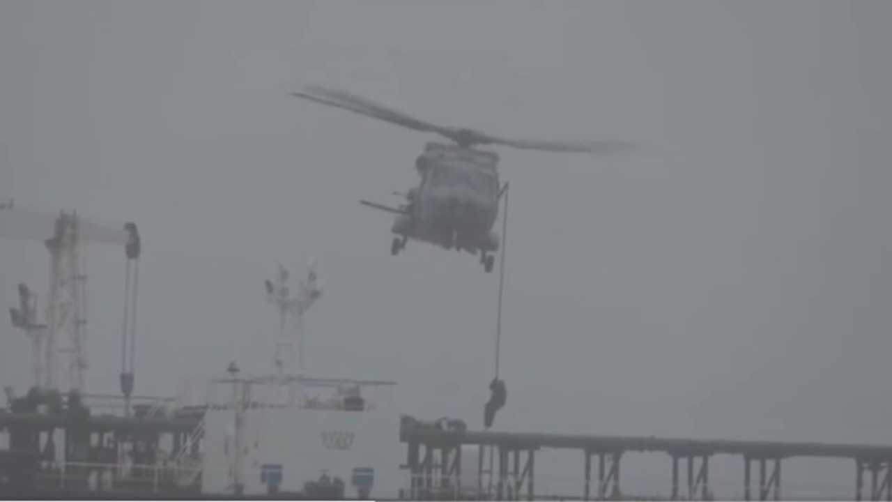 ماكرون: فرنسا وحلفاؤها يعترضون ناقلة نفط روسية خاضعة للعقوبات