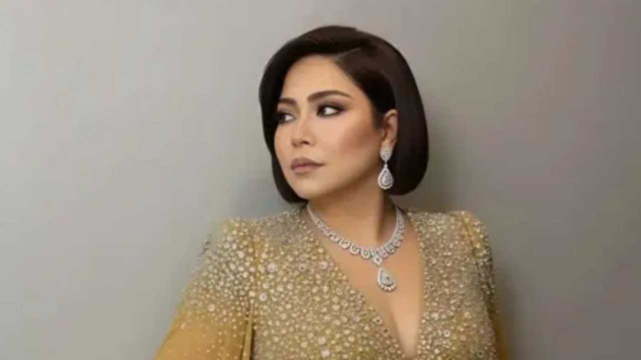 حفل تخرج ابنة شيرين عبد الوهاب في القاهرة يسلّط الضوء على غيابها