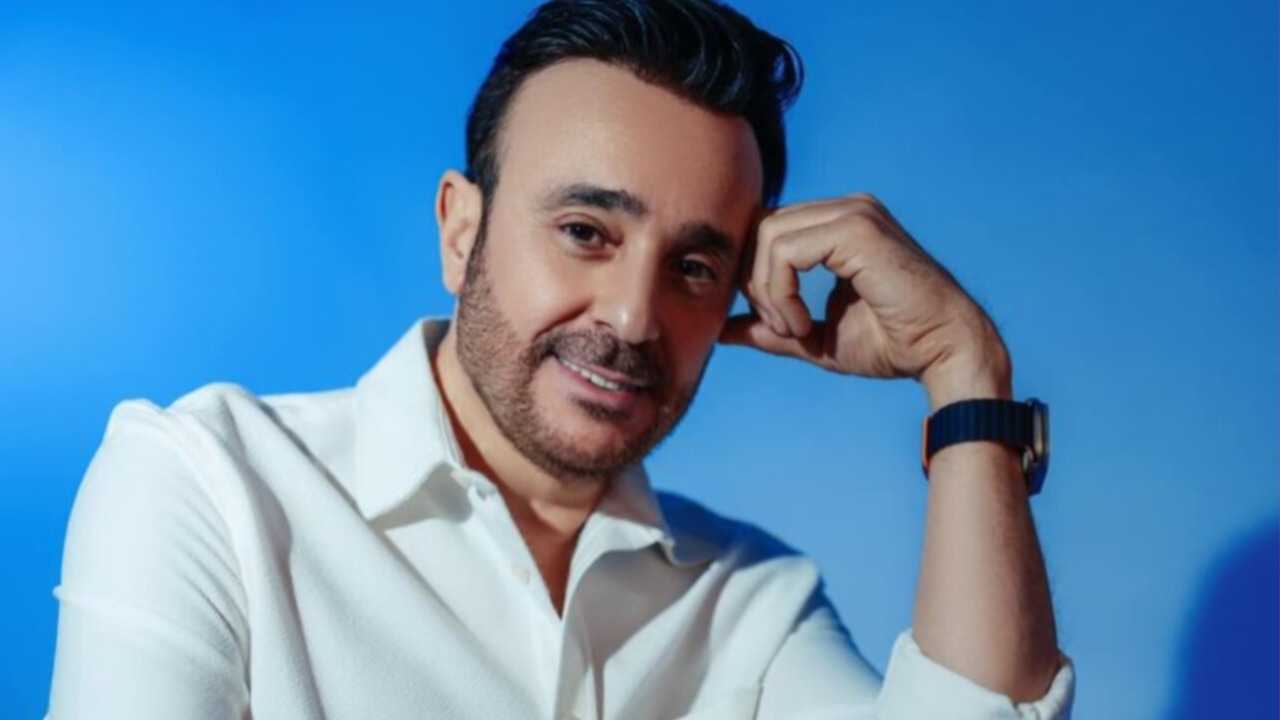 صابر الرباعي يغني الرومنسية في تحت الياسمين