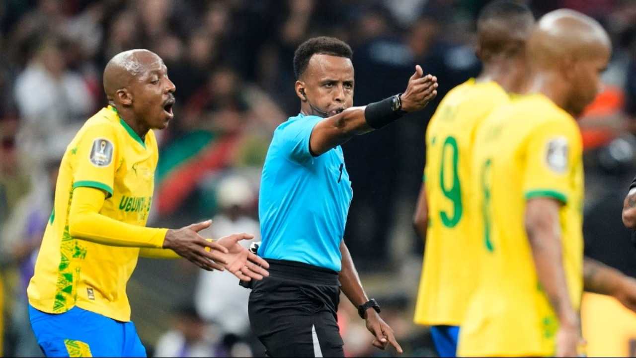 من هو الحكم الصومالي عمر عبد القادر عرتن المستبعد من كأس العالم 2026؟