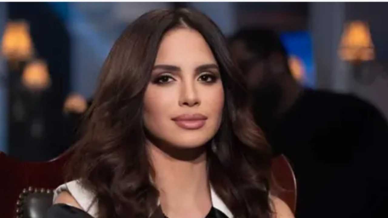 آمال ماهر تطرح “باجي بالحرية” وتحقق تفاعلاً واسعاً فور صدورها